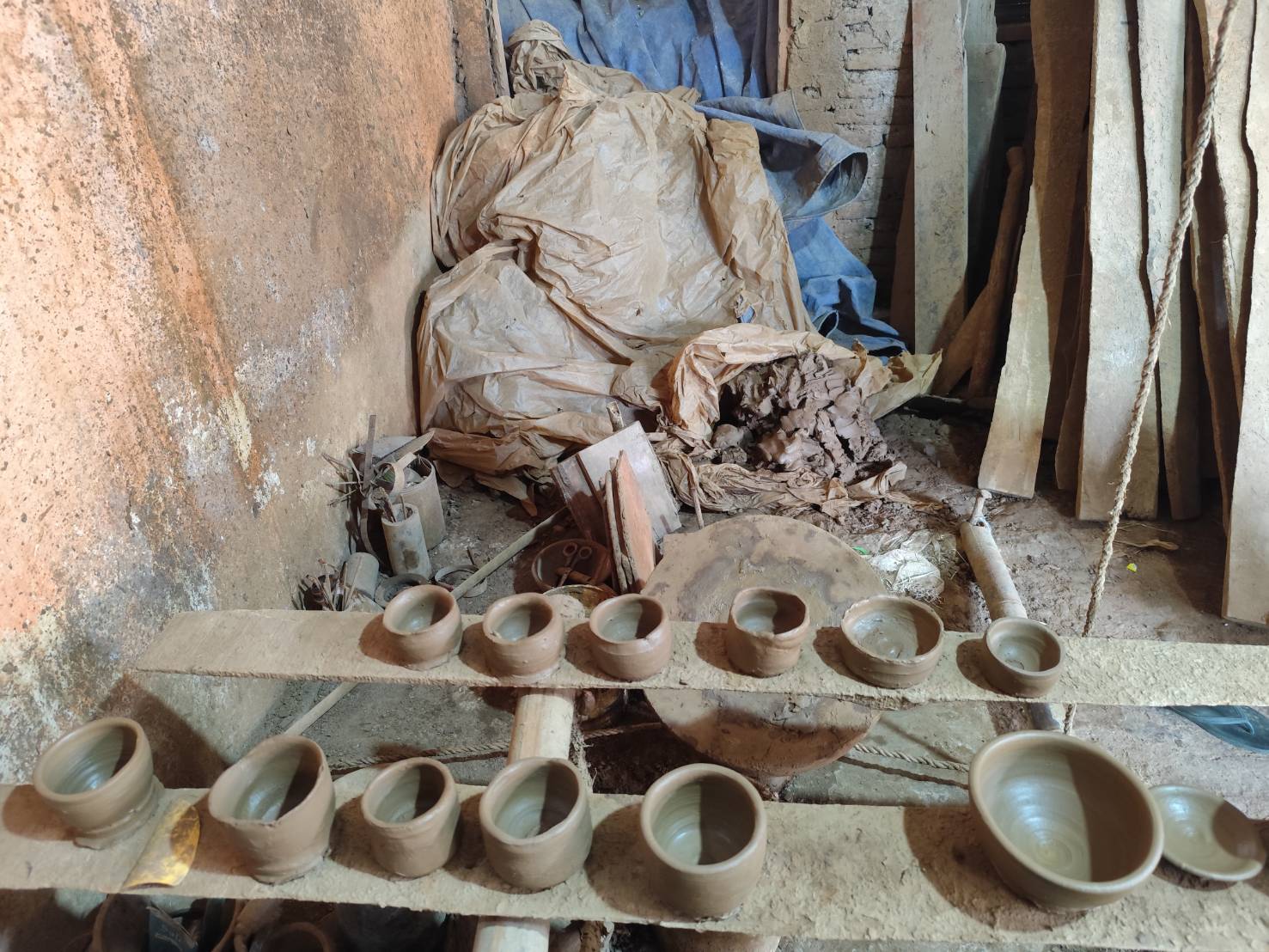 學員製作中的陶器半成品