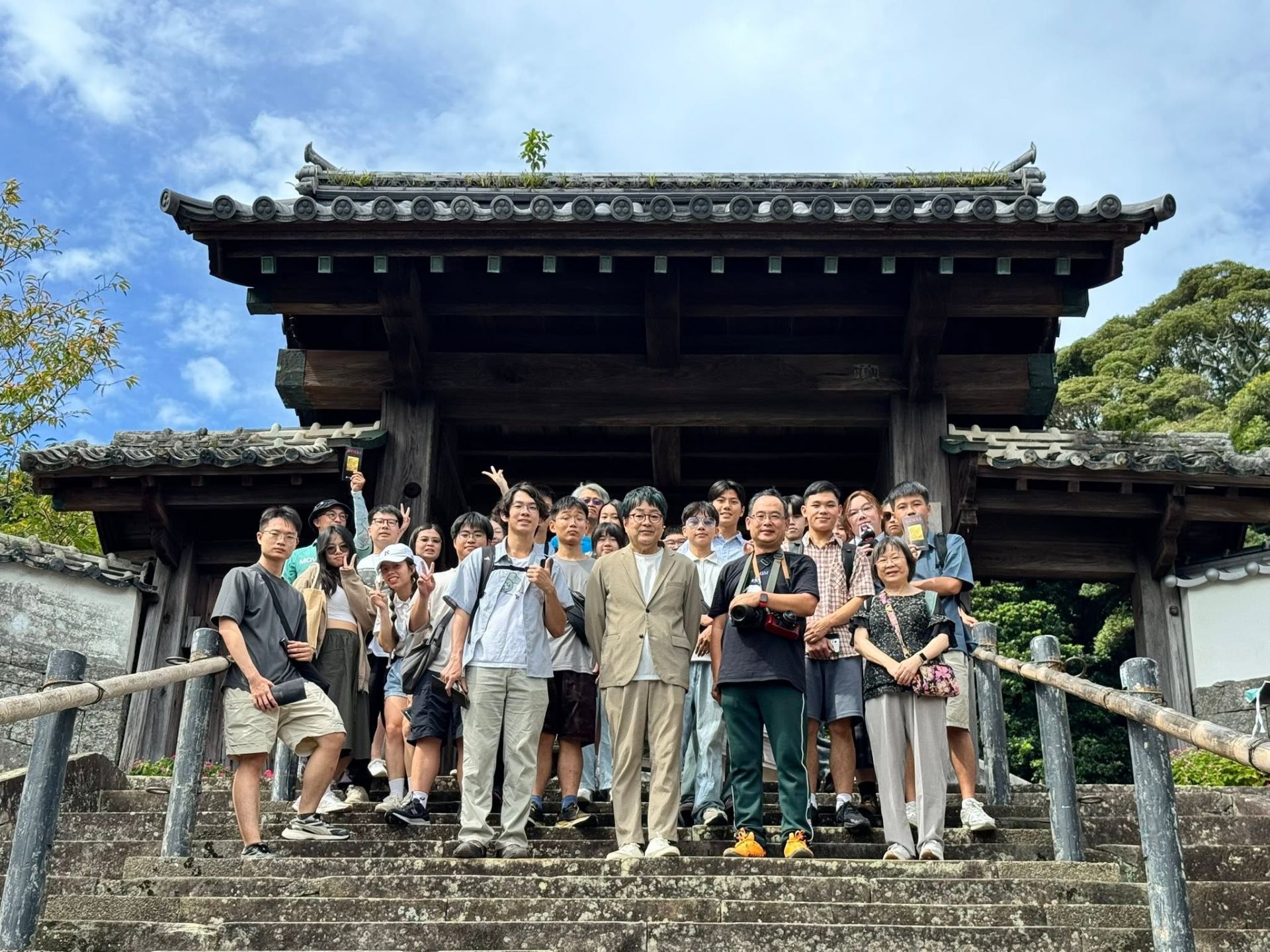 踏溯九州課程師生於松浦史料博物館合影